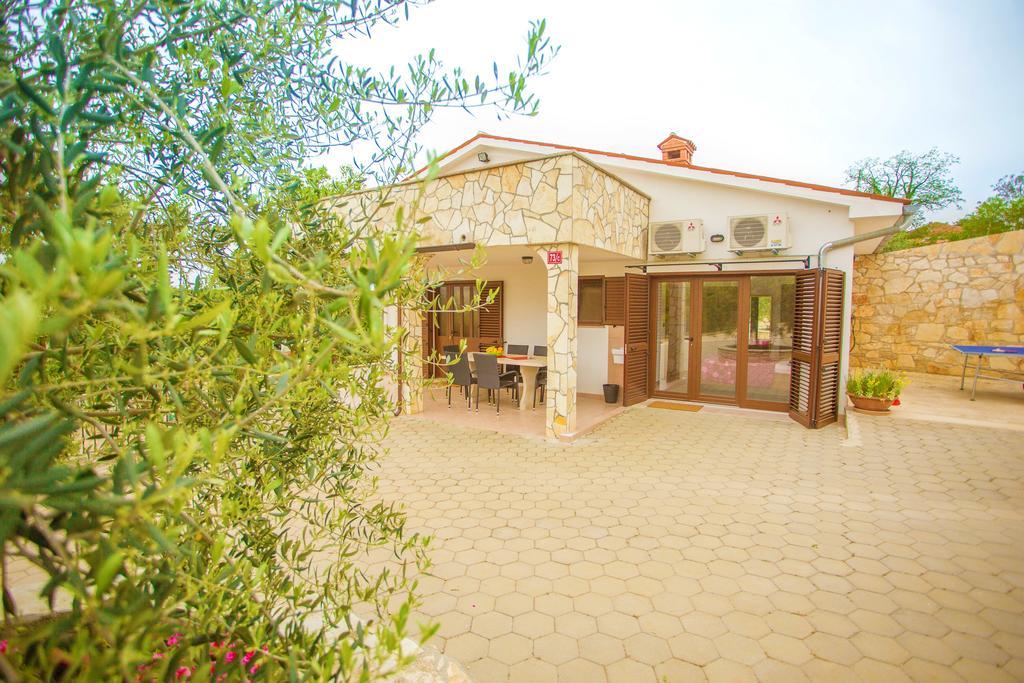 Villa Lara Karojba Habitación foto