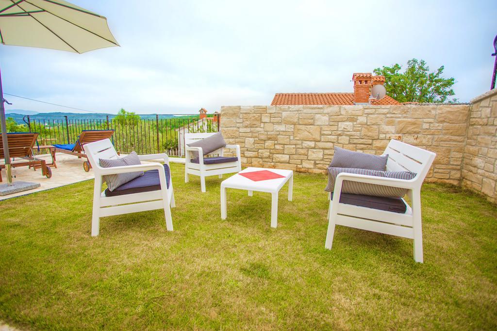 Villa Lara Karojba Habitación foto