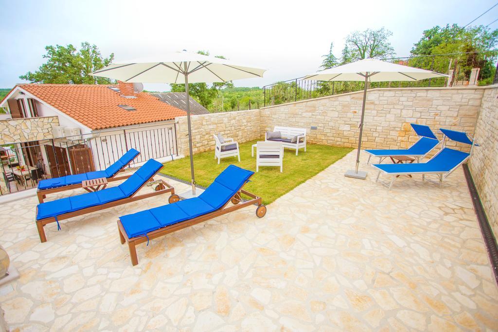Villa Lara Karojba Habitación foto