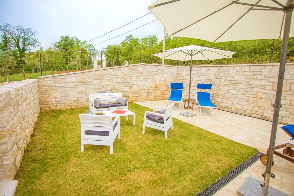 Villa Lara Karojba Habitación foto