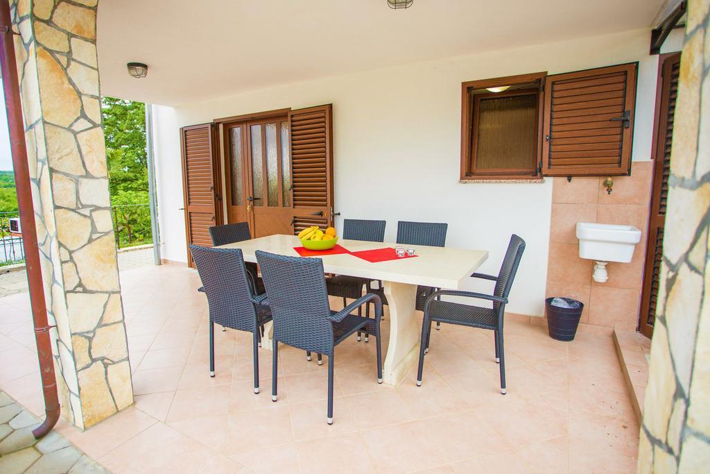 Villa Lara Karojba Habitación foto