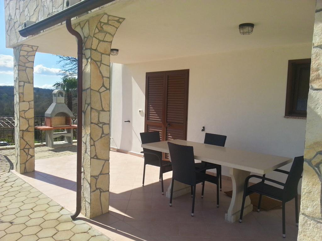 Villa Lara Karojba Habitación foto