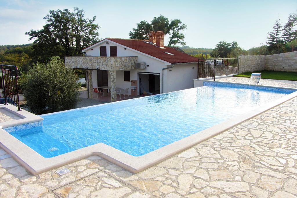 Villa Lara Karojba Habitación foto