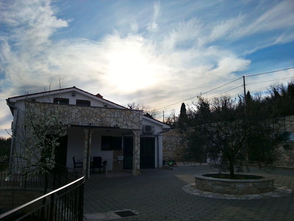 Villa Lara Karojba Habitación foto