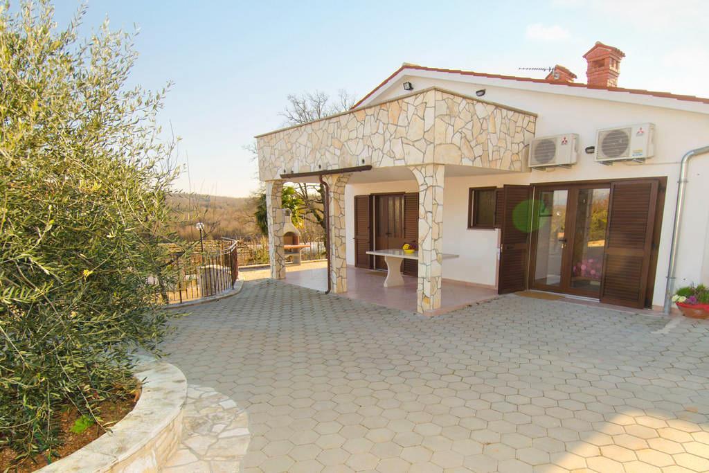 Villa Lara Karojba Habitación foto