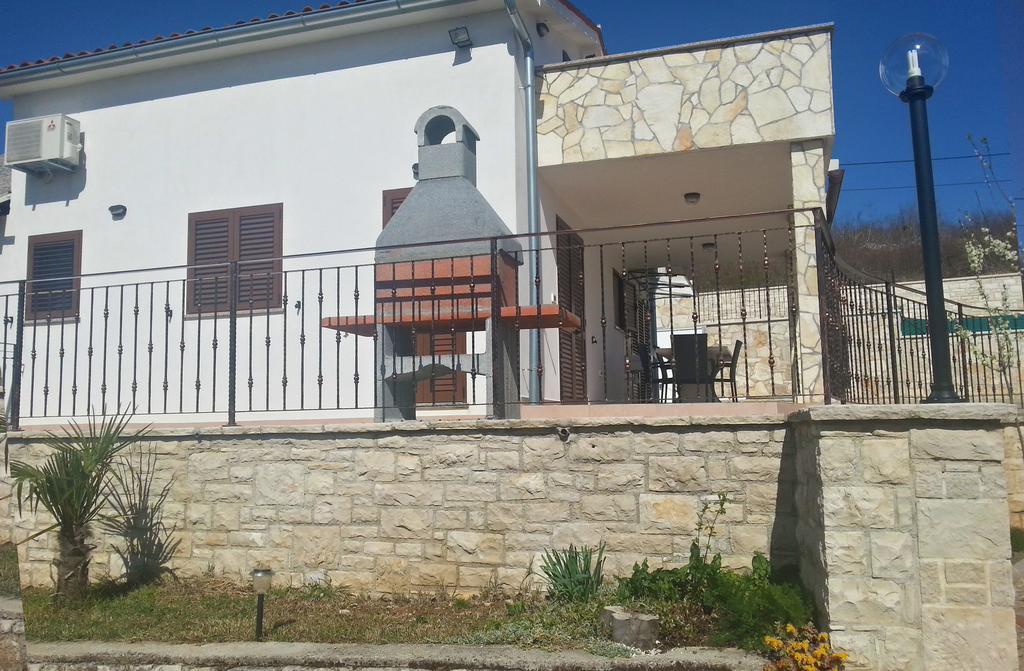 Villa Lara Karojba Habitación foto