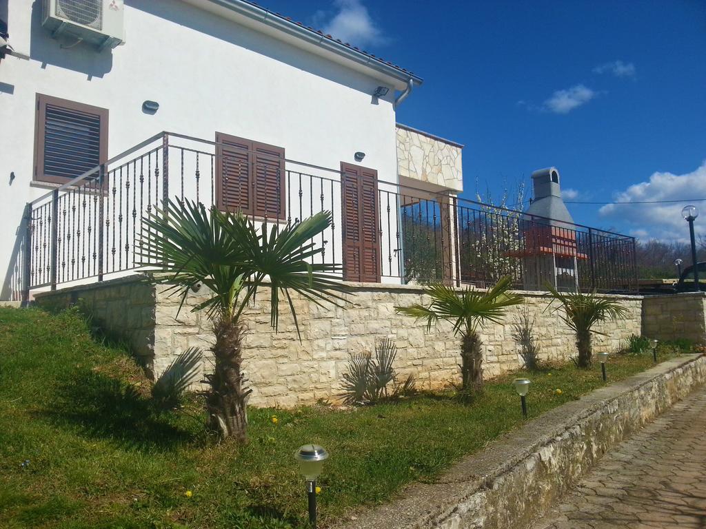 Villa Lara Karojba Habitación foto